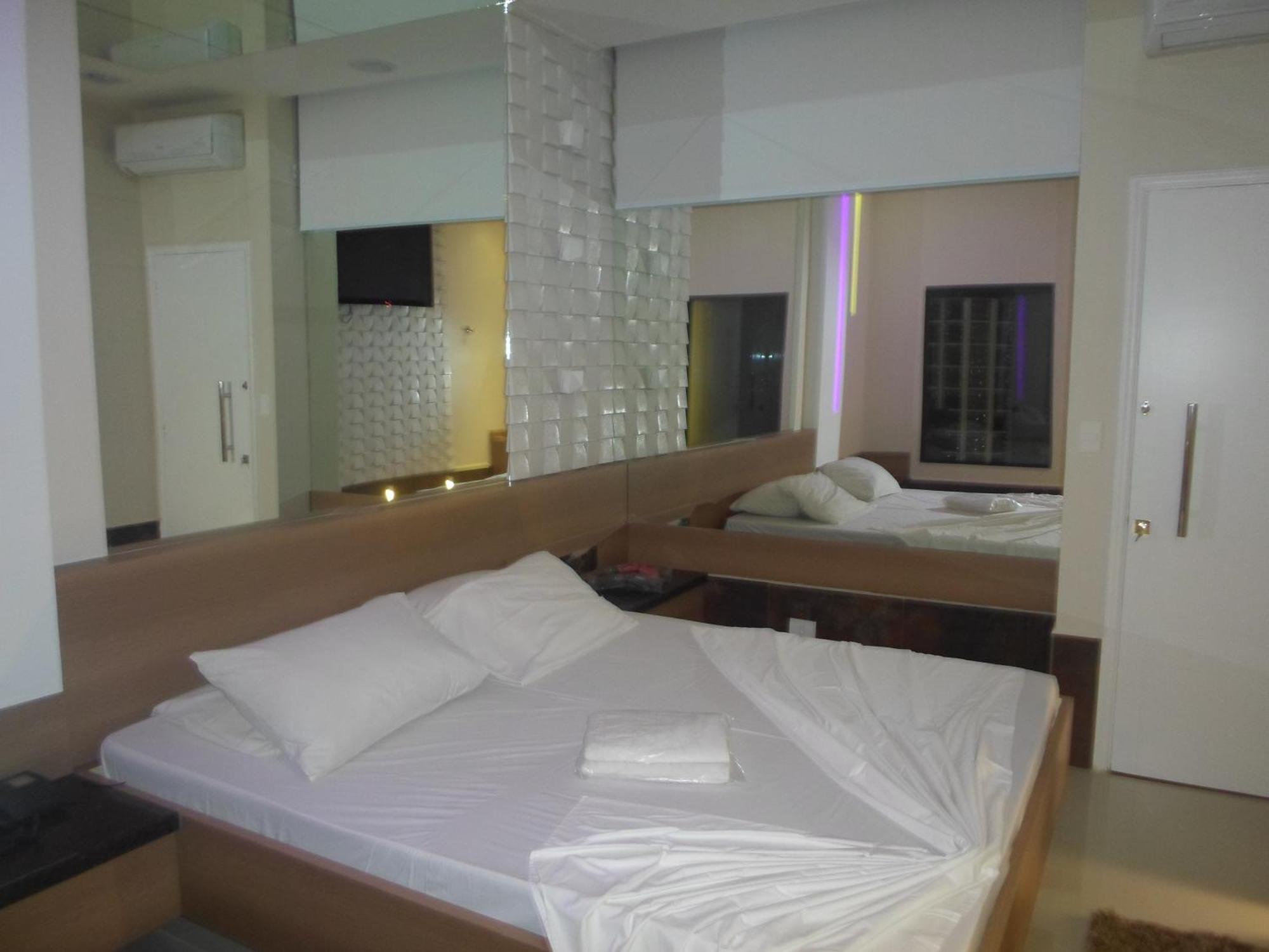 Dinys Motel (Adults Only) Praia Grande  Room photo